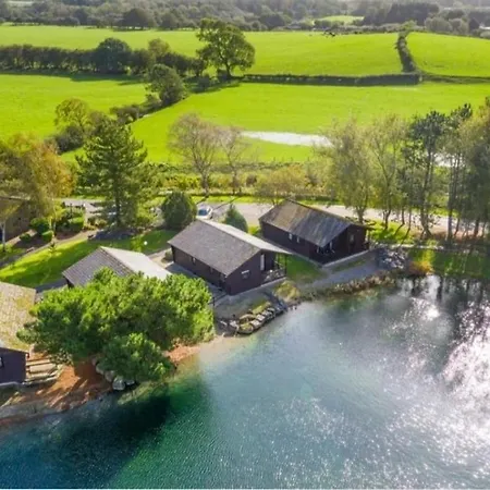 Swanmere Lodge, Lakeside View Pinelake