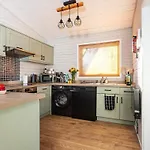 Swanmere Lodge, Lakeside View Pinelake *