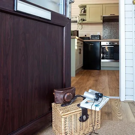 Swanmere Lodge, Lakeside View Pinelake Apartamento