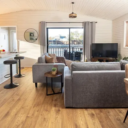 Swanmere Lodge, Lakeside View Pinelake *