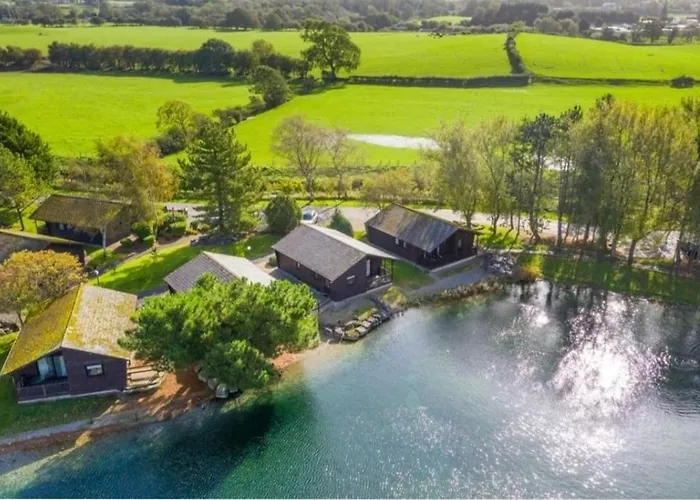 Swanmere Lodge, Lakeside View Pinelake