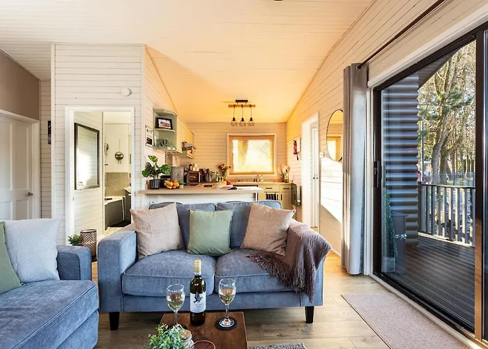 Swanmere Lodge, Lakeside View Pinelake Apartment