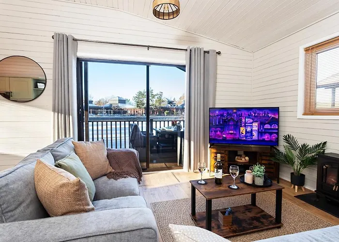 Swanmere Lodge, Lakeside View Pinelake شقة كارنفورث