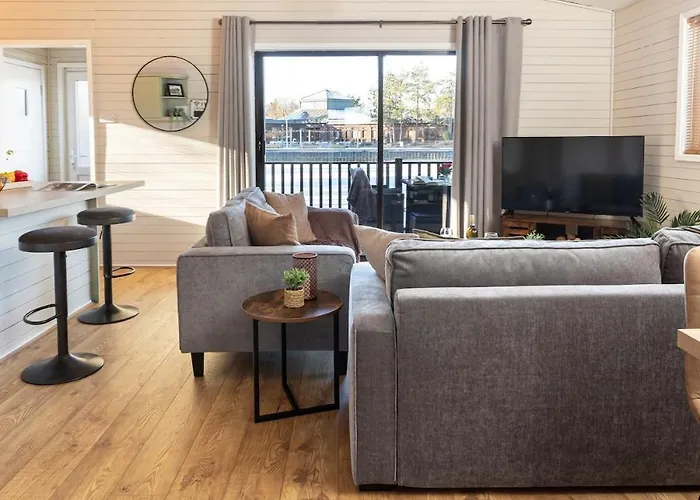 Swanmere Lodge, Lakeside View Pinelake *