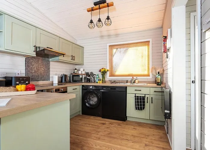 Swanmere Lodge, Lakeside View Pinelake *