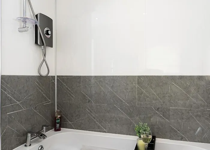 Swanmere Lodge, Lakeside View Pinelake Apartamento