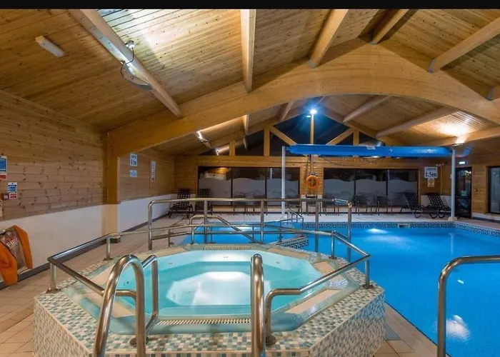 Swanmere Lodge, Lakeside View Pinelake شقة