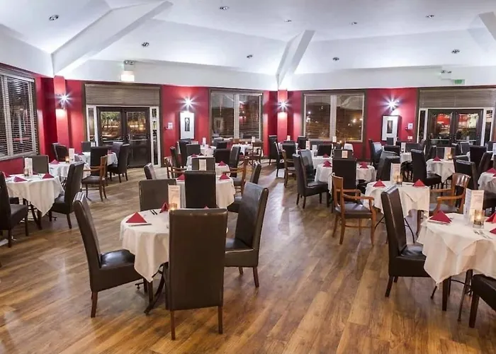 Swanmere Lodge, Lakeside View Pinelake