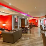 Swanmere Lodge, Lakeside View Pinelake 康福斯