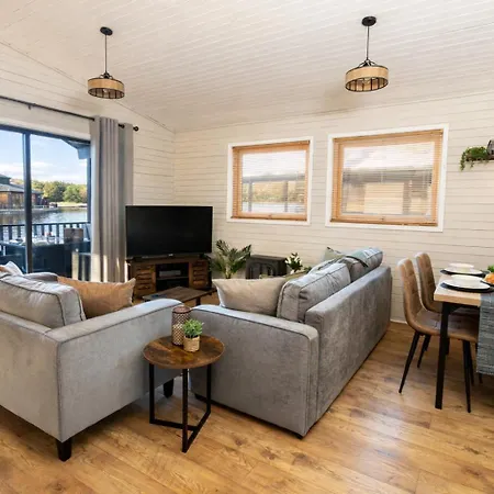 公寓 Swanmere Lodge, Lakeside View Pinelake 康福斯